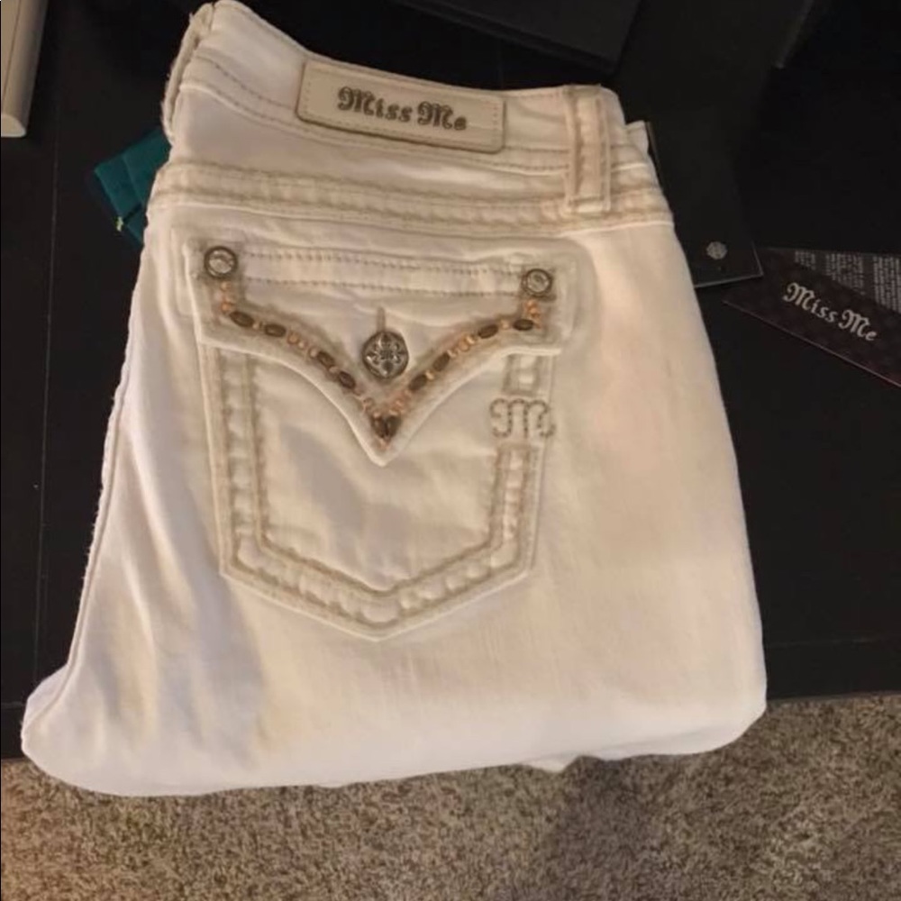 Brand new with tags. Miss Me white skinny jeans